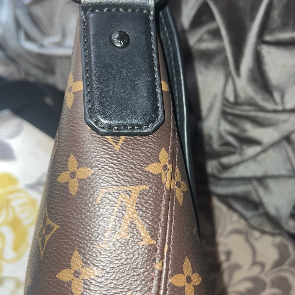 Louis Vuitton Monogram Macassar Magnetic Messenger - Picture 11 of 14
